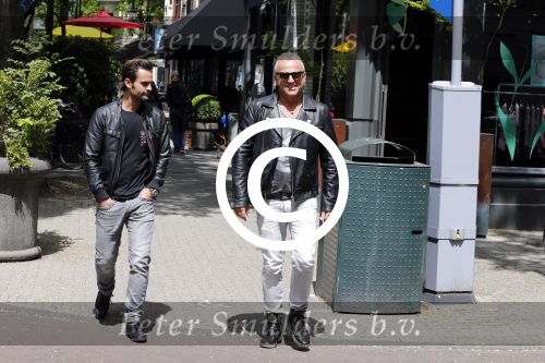 Amsterdam 25 juni 2013
Gordon met een vriend op de cornelis schuytstraat.
Peter Smulders bv