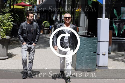 Amsterdam 25 juni 2013
Gordon met een vriend op de cornelis schuytstraat.
Peter Smulders bv