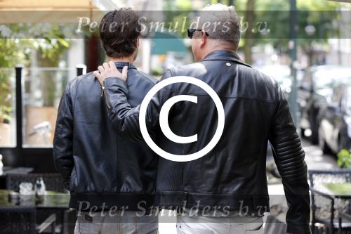 Amsterdam 25 juni 2013
Gordon met een vriend op de cornelis schuytstraat.
Peter Smulders bv