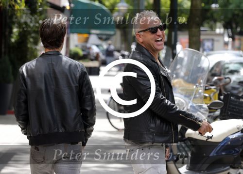 Amsterdam 25 juni 2013
Gordon met een vriend op de cornelis schuytstraat.
Peter Smulders bv