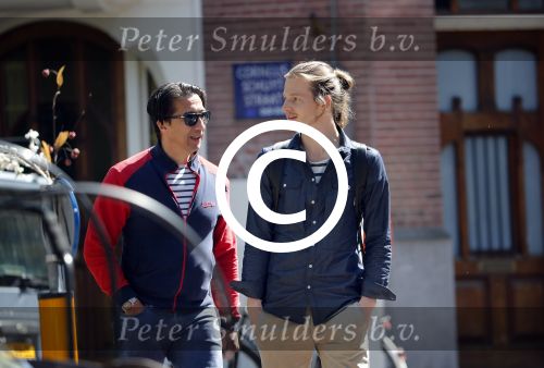 Amsterdam 25 juni 2013
Guido Spek met een kennis op de cornelis schuytstraat.
Peter Smulders bv