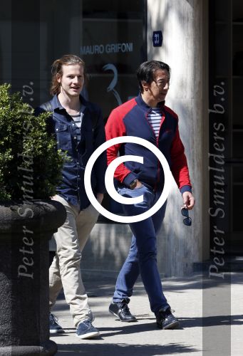 Amsterdam 25 juni 2013
Guido Spek met een kennis op de cornelis schuytstraat.
Peter Smulders bv