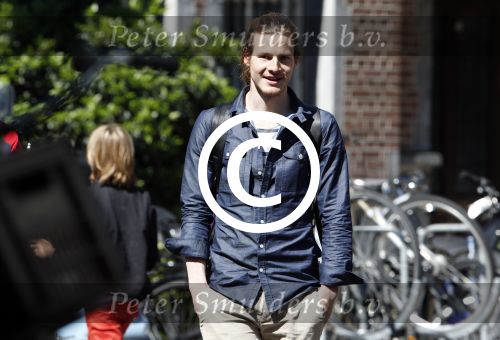 Amsterdam 25 juni 2013
Guido Spek met een kennis op de cornelis schuytstraat.
Peter Smulders bv