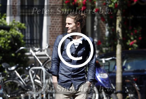 Amsterdam 25 juni 2013
Guido Spek met een kennis op de cornelis schuytstraat.
Peter Smulders bv