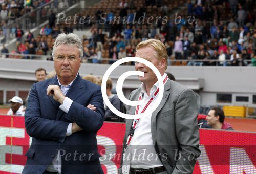 Amsterdam 3 juli 2013
Sjaak Swart 75 jaar . Hij viert dat met een wedstrijd met oud ajax spelers in het Olympisch stadion. Ronald Koeman en Guus Hiddink
Peter Smulders bv