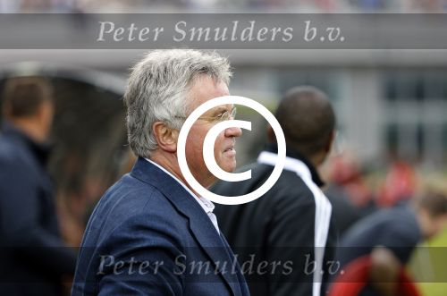 Amsterdam 3 juli 2013
Sjaak Swart 75 jaar . Hij viert dat met een wedstrijd met oud ajax spelers in het Olympisch stadion. Guus Hiddink
Peter Smulders bv