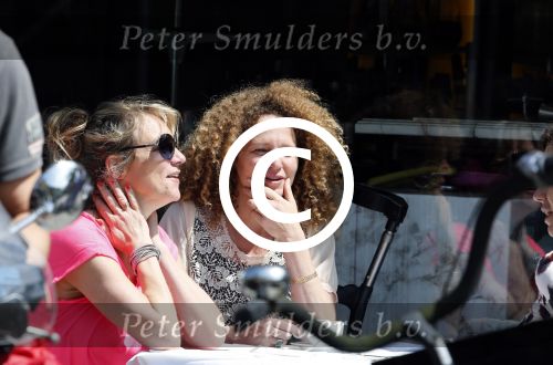 Amsterdam 30 juni 2013
Hadassah de Boer op terras.
Peter Smulders bv