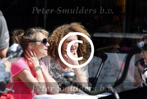 Amsterdam 30 juni 2013
Hadassah de Boer op terras.
Peter Smulders bv