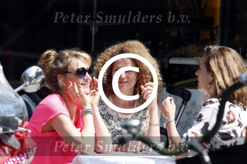Amsterdam 30 juni 2013
Hadassah de Boer op terras.
Peter Smulders bv