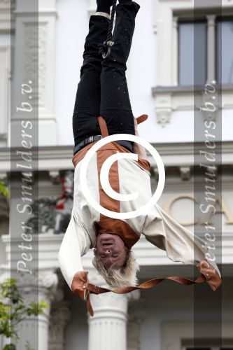 Amsterdam 10 juli 2013
Hans Klok doet stunt boven de Amstel  ivm zijn nieuwe show in carre.
Peter Smulders bv