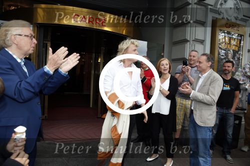 Amsterdam 10 juli 2013
Hans Klok doet stunt boven de Amstel  ivm zijn nieuwe show in carre.
Peter Smulders bv