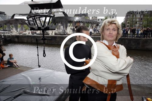 Amsterdam 10 juli 2013
Hans Klok doet stunt boven de Amstel  ivm zijn nieuwe show in carre.
Peter Smulders bv