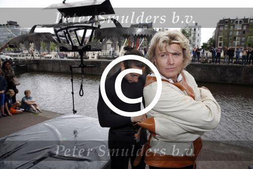 Amsterdam 10 juli 2013
Hans Klok doet stunt boven de Amstel  ivm zijn nieuwe show in carre.
Peter Smulders bv
