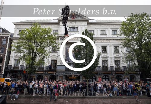 Amsterdam 10 juli 2013
Hans Klok doet stunt boven de Amstel  ivm zijn nieuwe show in carre.
Peter Smulders bv