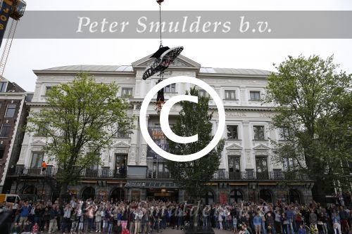 Amsterdam 10 juli 2013
Hans Klok doet stunt boven de Amstel  ivm zijn nieuwe show in carre.
Peter Smulders bv