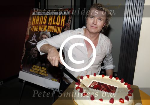 Amsterdam 10 juli 2013
Hans Klok doet stunt boven de Amstel  ivm zijn nieuwe show in carre.
Peter Smulders bv