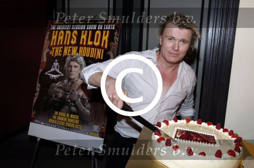 Amsterdam 10 juli 2013
Hans Klok doet stunt boven de Amstel  ivm zijn nieuwe show in carre.
Peter Smulders bv