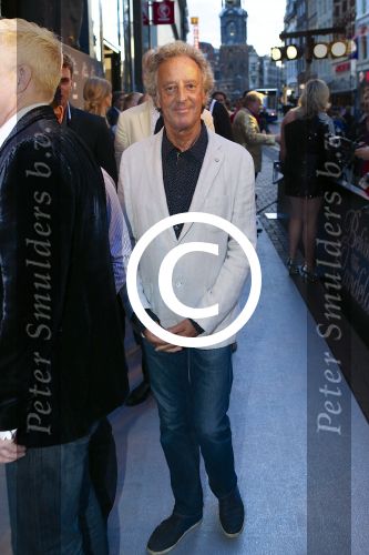 AMSTERDAM - Bij het Tuschinski Theater is de premiere van Behind the Candelabra. Met op de rode loper  Hans v Willigenburg.