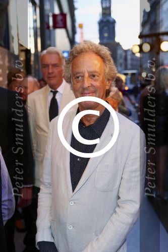 AMSTERDAM - Bij het Tuschinski Theater is de premiere van Behind the Candelabra. Met op de rode loper  Hans v Willigenburg.