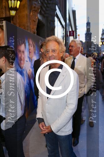 AMSTERDAM - Bij het Tuschinski Theater is de premiere van Behind the Candelabra. Met op de rode loper  Hans v Willigenburg.
