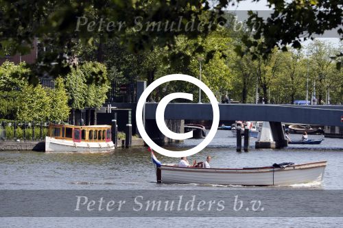 Amsterdam 9 juli 2013
Hans v d Togt ligt lekker te slapen op zijn sloep/boot met de naam Joop.
Peter Smulders bv
