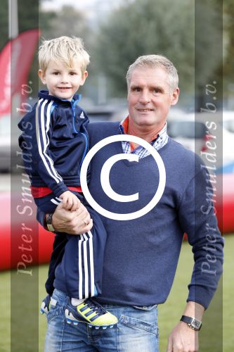 Amsterdam 23 oktober 2012
Heini Otto met zijn kleinkind op de toekomst bij ajax.
Peter Smulders bv
