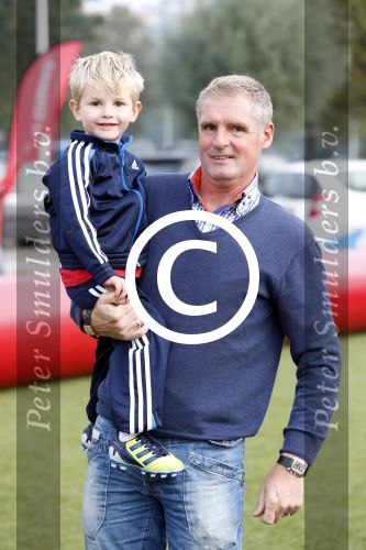 Amsterdam 23 oktober 2012
Heini Otto met zijn kleinkind op de toekomst bij ajax.
Peter Smulders bv
