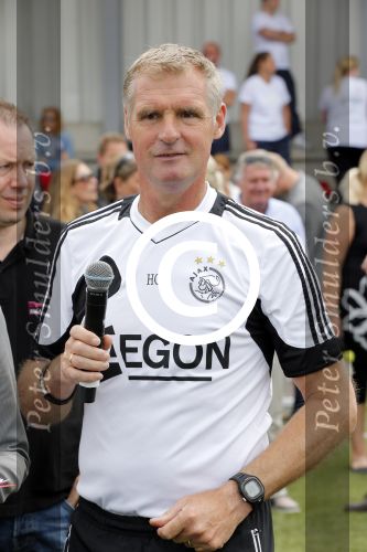 Amsterdam 29 juni 2013
Voetbaltournooi op de toekomst (ajax) voor de stichting de upside van down
met diverse bn ers en oud voetballers.. Syndroom van down. Heini Otto
Peter Smulders bv