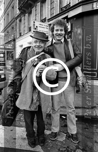 Parijs, September 1983
Uitreiling Gouden Schoen in het Lido
Zilveren Schoen winnaar Peter Houtman, spelend voor Feyenoord
Verder op de foto Bep v Houdt, Henk Koster, Cor Mooy en Soenar Chamid in gesprek met een clochard.
Foto Peter Smulders BV