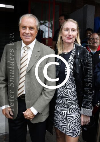 Amsterdam 3 juli 2013
Sjaak Swart 75 jaar . Hij viert dat met een wedstrijd met oud ajax spelers in het Olympisch stadion. Henny Cruijff met vrouw
Peter Smulders bv