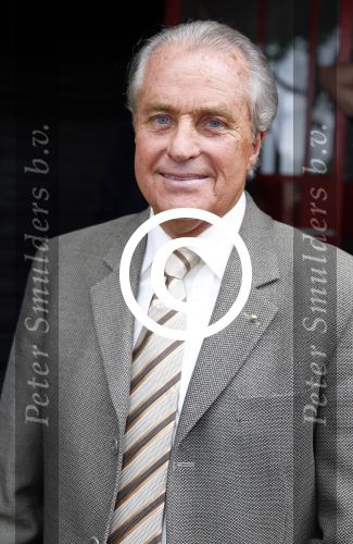 Amsterdam 3 juli 2013
Sjaak Swart 75 jaar . Hij viert dat met een wedstrijd met oud ajax spelers in het Olympisch stadion. Henny Cruijff met vrouw
Peter Smulders bv