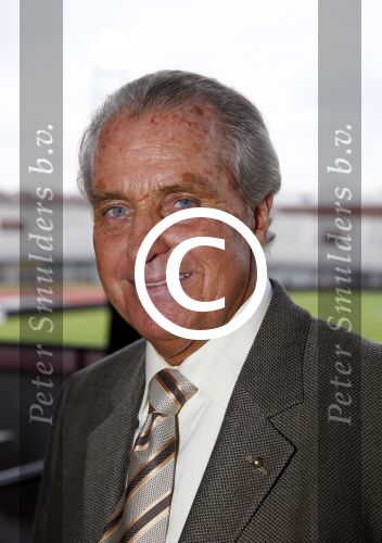 Amsterdam 3 juli 2013
Sjaak Swart 75 jaar . Hij viert dat met een wedstrijd met oud ajax spelers in het Olympisch stadion. Henny Cruijff met vrouw
Peter Smulders bv