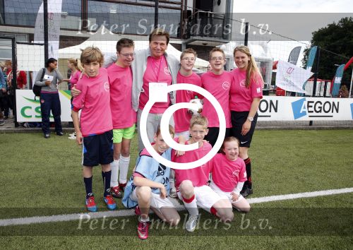 Amsterdam 29 juni 2013
Voetbaltournooi op de toekomst (ajax) voor de stichting de upside van down
met diverse bn ers en oud voetballers.. Syndroom van down.
Henny Huisman
Peter Smulders bv