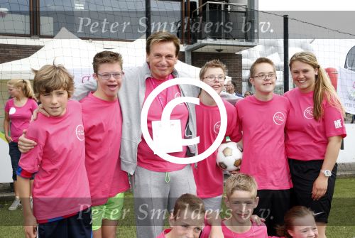 Amsterdam 29 juni 2013
Voetbaltournooi op de toekomst (ajax) voor de stichting de upside van down
met diverse bn ers en oud voetballers.. Syndroom van down.
Henny Huisman
Peter Smulders bv