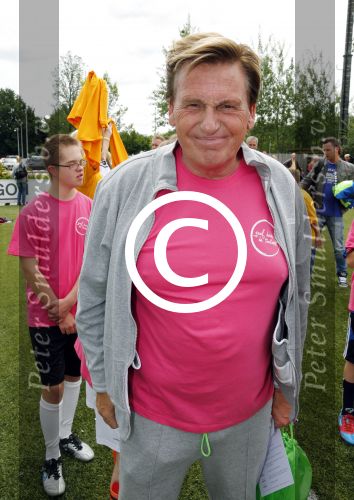 Amsterdam 29 juni 2013
Voetbaltournooi op de toekomst (ajax) voor de stichting de upside van down
met diverse bn ers en oud voetballers.. Syndroom van down.
Henny Huisman
Peter Smulders bv