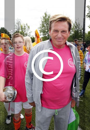 Amsterdam 29 juni 2013
Voetbaltournooi op de toekomst (ajax) voor de stichting de upside van down
met diverse bn ers en oud voetballers.. Syndroom van down.
Henny Huisman
Peter Smulders bv