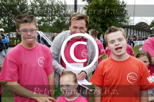 Amsterdam 29 juni 2013
Voetbaltournooi op de toekomst (ajax) voor de stichting de upside van down
met diverse bn ers en oud voetballers.. Syndroom van down.
Henny Huisman
Peter Smulders bv