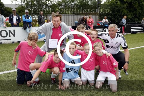 Amsterdam 29 juni 2013
Voetbaltournooi op de toekomst (ajax) voor de stichting de upside van down
met diverse bn ers en oud voetballers.. Syndroom van down.
Henny Huisman
Peter Smulders bv