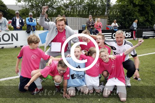 Amsterdam 29 juni 2013
Voetbaltournooi op de toekomst (ajax) voor de stichting de upside van down
met diverse bn ers en oud voetballers.. Syndroom van down.
Henny Huisman
Peter Smulders bv
