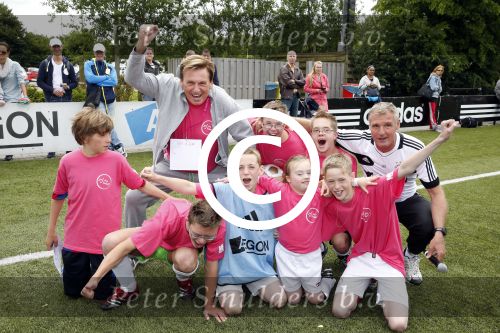 Amsterdam 29 juni 2013
Voetbaltournooi op de toekomst (ajax) voor de stichting de upside van down
met diverse bn ers en oud voetballers.. Syndroom van down.
Henny Huisman
Peter Smulders bv