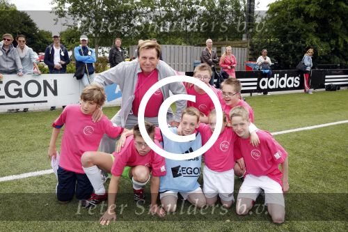 Amsterdam 29 juni 2013
Voetbaltournooi op de toekomst (ajax) voor de stichting de upside van down
met diverse bn ers en oud voetballers.. Syndroom van down.
Henny Huisman
Peter Smulders bv