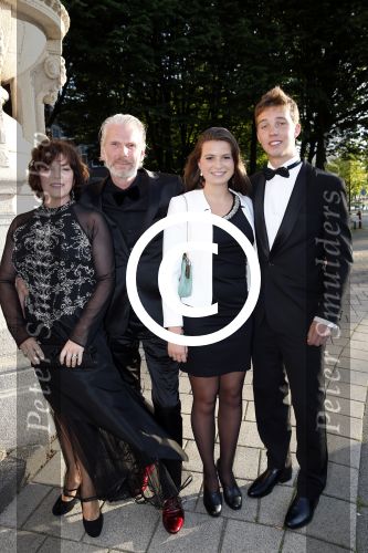 Amsterdam 25 juni 2013
Premiere Tula the Revolt in het tropenmuseum. Henriette Tol met man en dochter
Peter Smulders bv