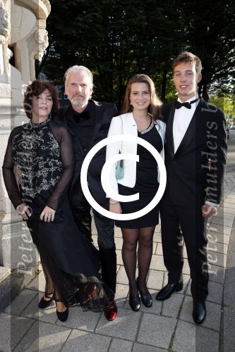 Amsterdam 25 juni 2013
Premiere Tula the Revolt in het tropenmuseum. Henriette Tol met man en dochter
Peter Smulders bv