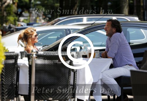 Amsterdam 8 juli 2013
Herman Heinsbroek en Judith Wiersema op de pc hooftstraat en lunchend in amsterdam zuid.
Peter Smulders bv