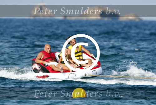 ibiza 11 juli 2013
Herman den Blijker met zijn vrouw en zoon Mats op coco beach.
Peter Smulders bv