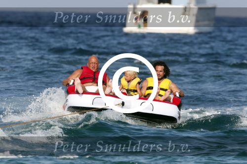 ibiza 11 juli 2013
Herman den Blijker met zijn vrouw en zoon Mats op coco beach.
Peter Smulders bv