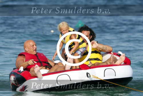 ibiza 11 juli 2013
Herman den Blijker met zijn vrouw en zoon Mats op coco beach.
Peter Smulders bv
