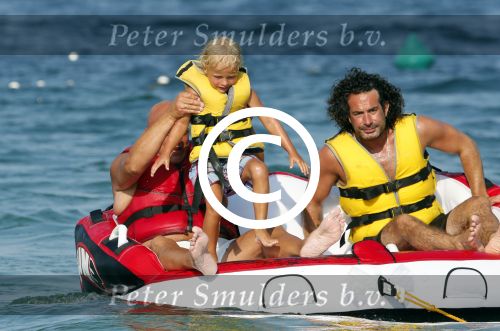 ibiza 11 juli 2013
Herman den Blijker met zijn vrouw en zoon Mats op coco beach.
Peter Smulders bv