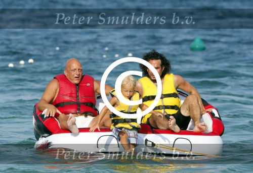 ibiza 11 juli 2013
Herman den Blijker met zijn vrouw en zoon Mats op coco beach.
Peter Smulders bv