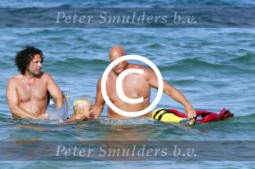 ibiza 11 juli 2013
Herman den Blijker met zijn vrouw en zoon Mats op coco beach.
Peter Smulders bv
